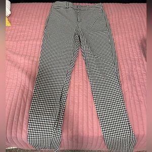 Old Navy Women’s High Rise Pixie Pants in Houndstooth pattern. Size 10 Tall